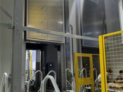 电动垂直提升冷库门